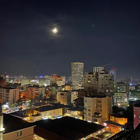 In Pazari I Ri * טיראנה