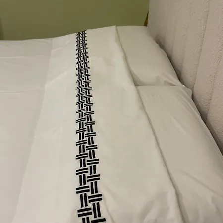 In Pazari I Ri Daire Tiran