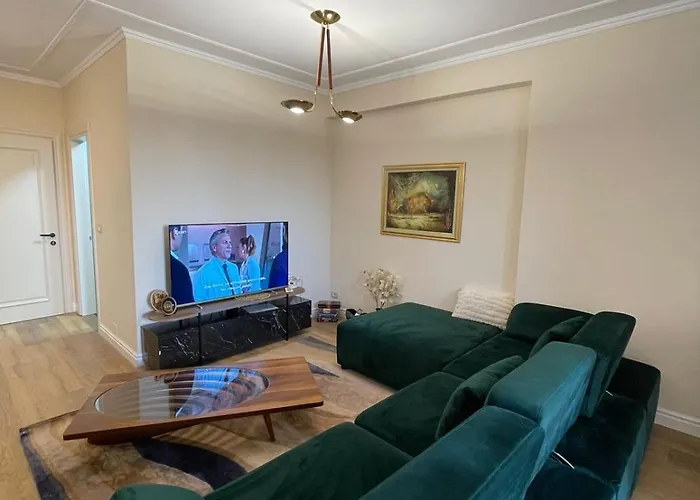 In Pazari I Ri تيرانا