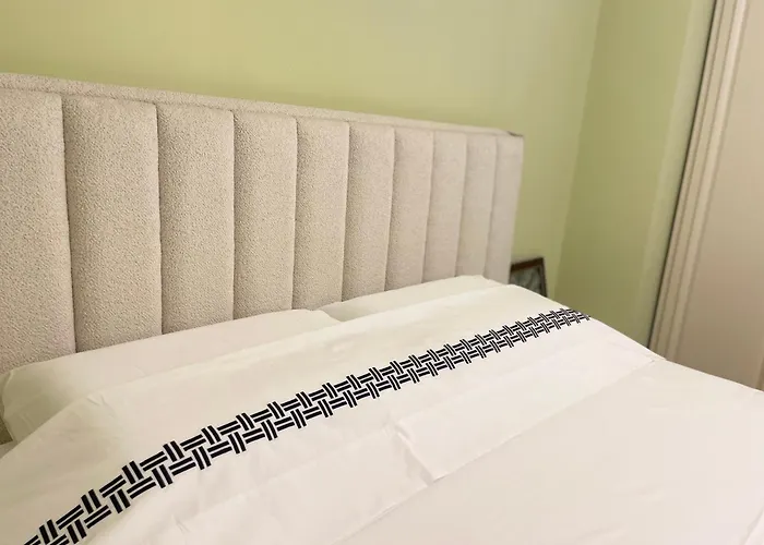 In Pazari I Ri * تيرانا